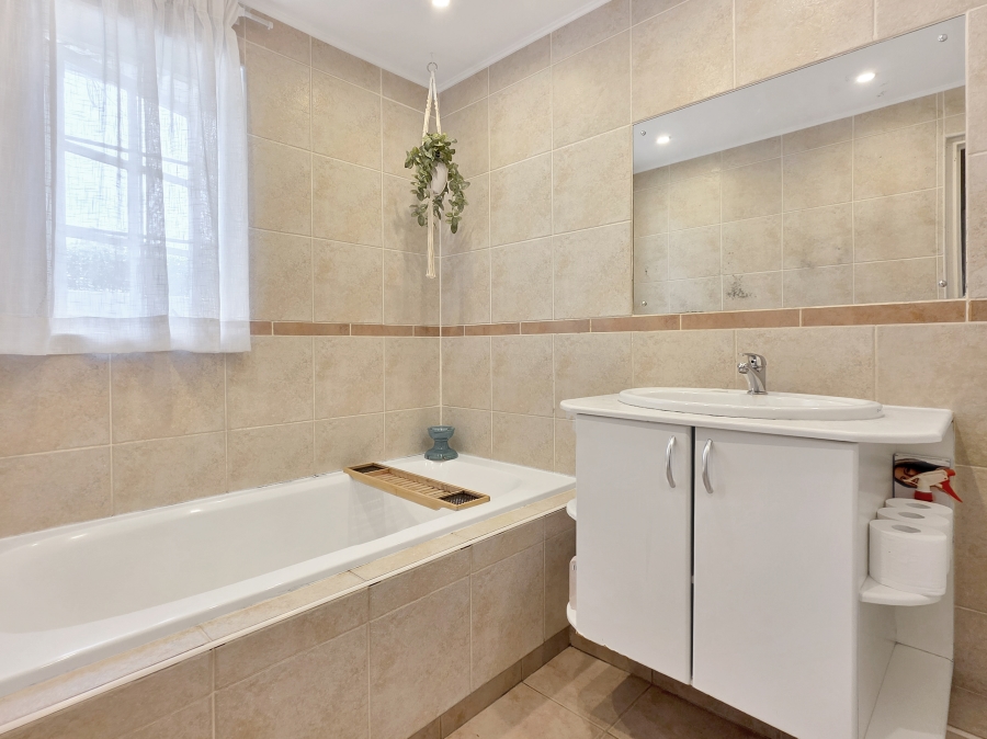 4 Bedroom Property for Sale in Constantia Western Cape